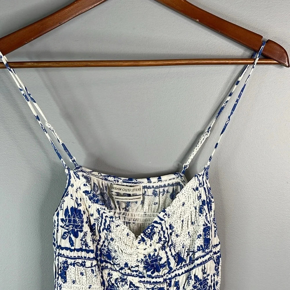 URBAN OUTFITTERS NWT Blue Floral Motif Cami Crop Top Smock Drawstring Tied M - Picture 3 of 12
